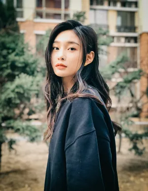 王可如休闲性感图片_2