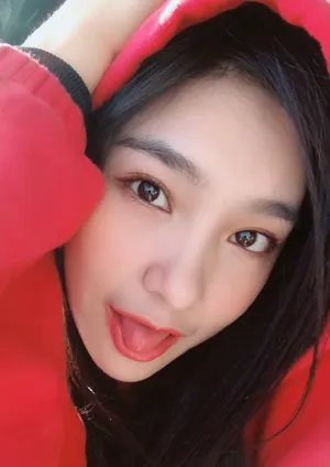 王可如美艳性感自拍照图片_2