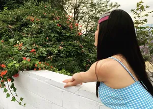 徐冬冬蓝色格子吊带裙性感图片_1