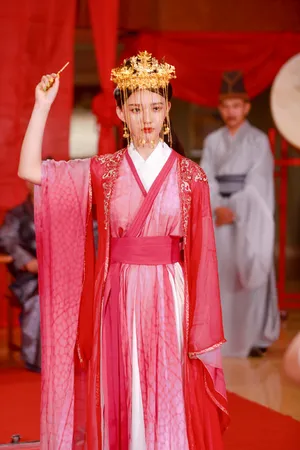 林允古装优雅动人写真图片