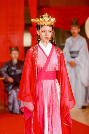 林允古装优雅动人写真图片_3