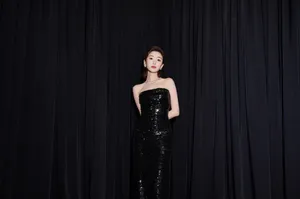 毛晓彤黑色抹胸礼服性感图片_4