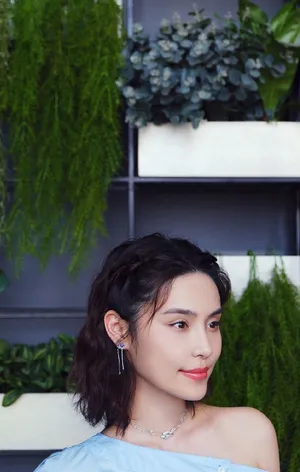 韩丹彤性感露肩写真图片_4