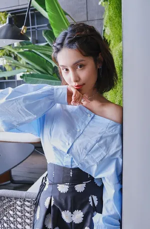 韩丹彤性感露肩写真图片_5