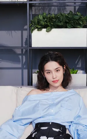 韩丹彤性感露肩写真图片_6
