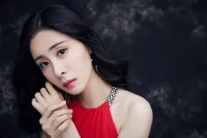张碧晨性感红裙写真图片_1