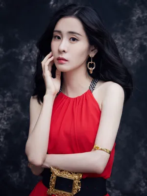 张碧晨性感红裙写真图片_3