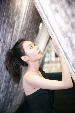 郑合惠子性感露肩活动照图片_2