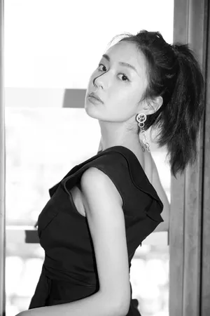 郑合惠子性感露肩活动照图片_4