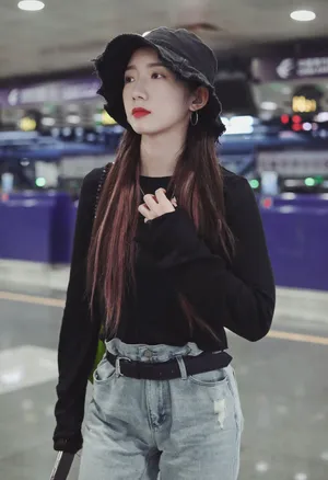 孟美岐简约私服机场街拍图片_8