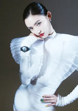 林允妩媚撩人时尚杂志写真大片_8
