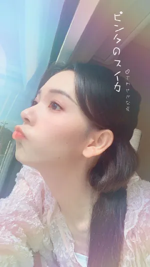 陈瑶可爱俏皮自拍照图片