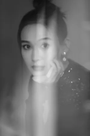 海铃优雅气质黑白写真图片_7