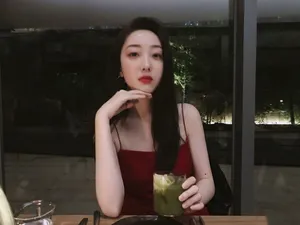 蒋梦婕夏日吊带私服照图片_4