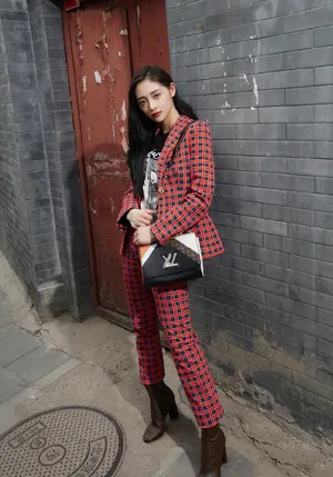 周洁琼清新灵动街拍图片_2