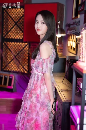 杨超越《心动的信号》甜美剧照图片