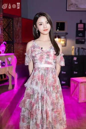 杨超越《心动的信号》甜美剧照图片_2