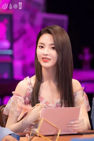 杨超越《心动的信号》甜美剧照图片_6