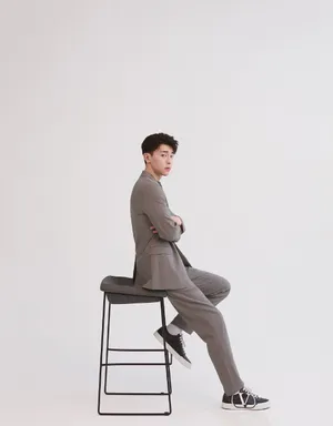 邓伦绅士儒雅写图片_8