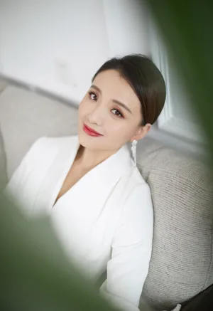 孙茜白色西装知性性感图片_1