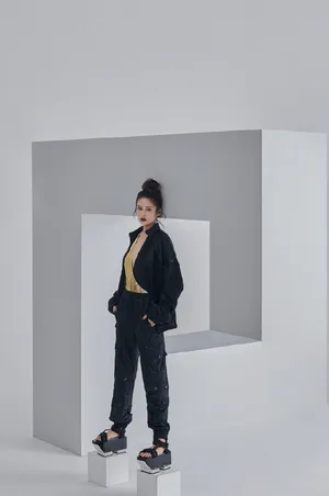 颖儿成熟妩媚时尚杂志写真大片_5