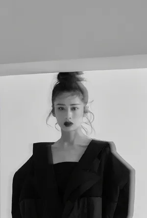颖儿成熟妩媚时尚杂志写真大片_6