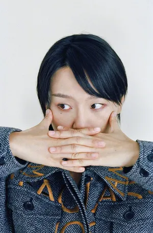 周笔畅裸妆清新杂志写真图片_7