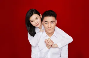 奚梦瑶何酋君甜蜜结婚照图片_2