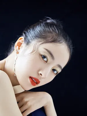 周雨彤个性时尚杂志写真图片