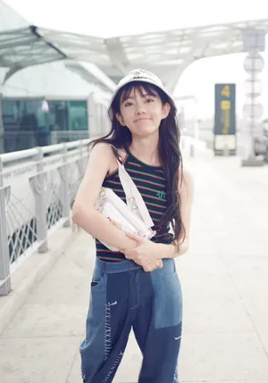 刘萌萌夏日清新街拍图片