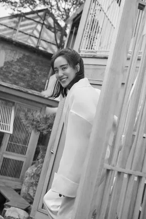 演员王智杂志写真图片