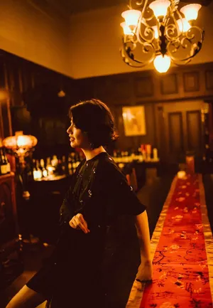 李亚鹏女友复古性感写真图片