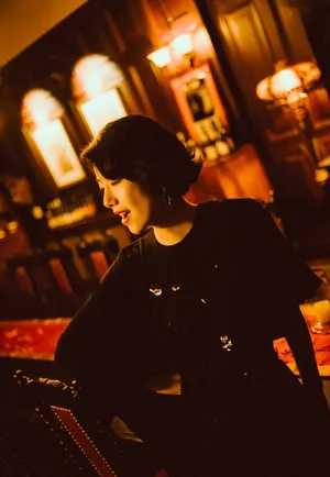 李亚鹏女友复古性感写真图片_2