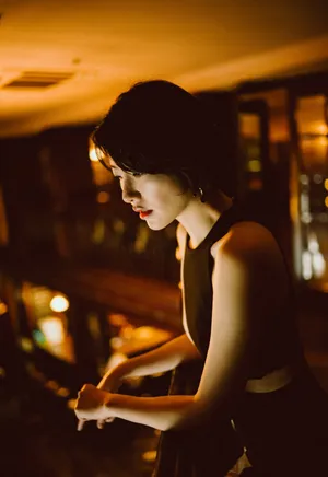 李亚鹏女友复古性感写真图片_3