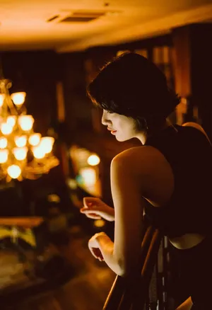 李亚鹏女友复古性感写真图片_6