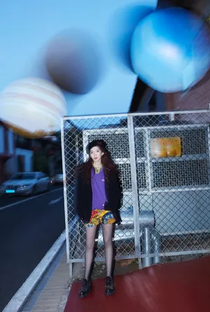 孟美岐性感光影写真图片