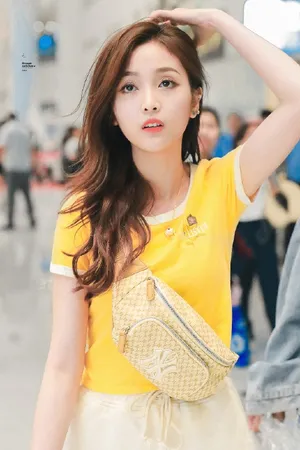 吴宣仪活力甜美机场街拍图片_3