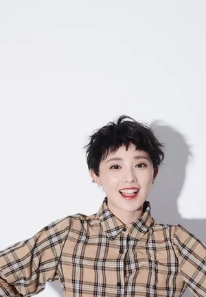 彭小苒短发酷甜写真图片_2