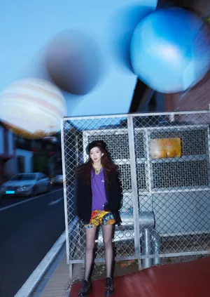 孟美岐百变造型性感杂志写真_2