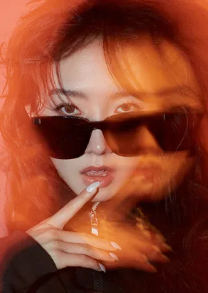 孟美岐百变造型性感杂志写真_8