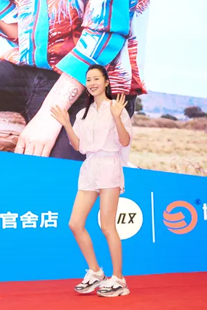 江一燕清新粉嫩活动图片