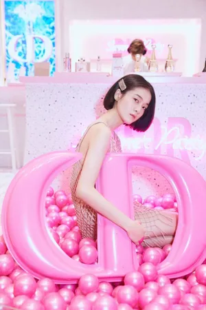 张雪迎渔网裙甜美写真图片