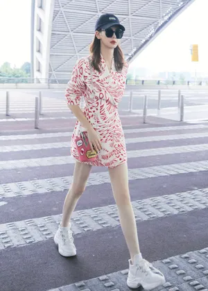 戚薇夏日粉嫩机场图片_2