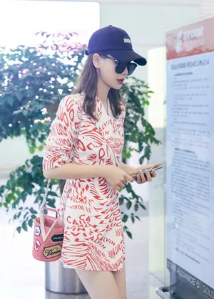 戚薇夏日粉嫩机场图片_4