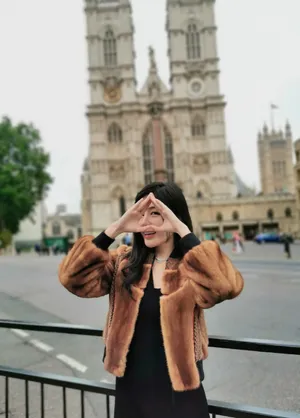 汤晶媚清新靓丽旅拍图片