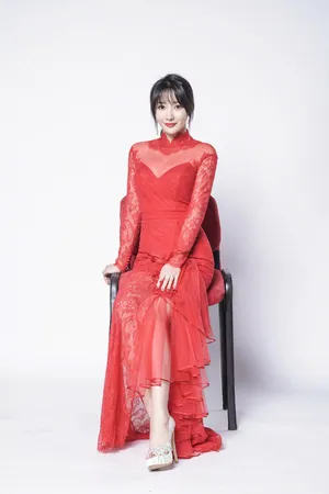 柳岩蕾丝红裙性感写真图片_4