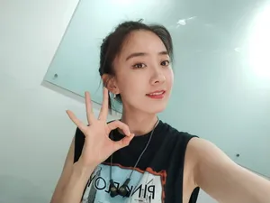 朱颜曼滋清新自拍图片