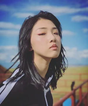 火箭少女101Yamy草原唯美写真图片