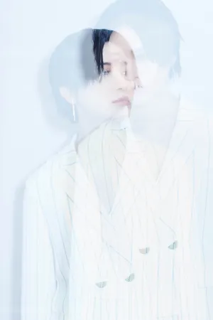 尚雯婕红白光影大片写真图片