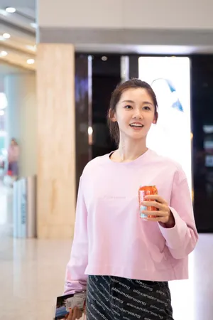 苗苗清新粉嫩街拍图片_5